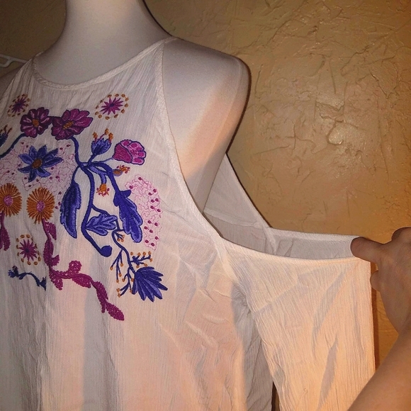 JACHS Girlfriend White Cold Shoulder Embroidered Flowy Peasant Top Shirt Blouse - Picture 5 of 14